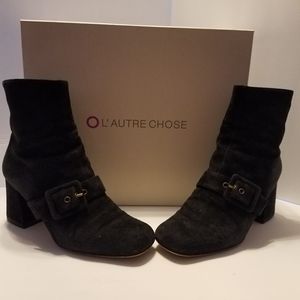 L'AUTRE CHOSE black suede boots size 6